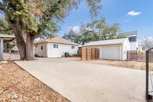 209 E Live Oak St, Austin, TX 78704 - Photo 35