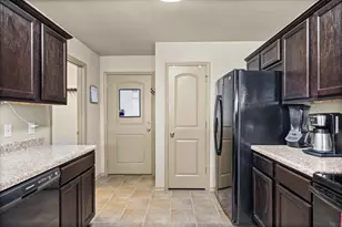 1315 Lantana Ct, Gonzales, TX 78629 - Photo 15