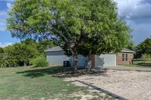 135 Valle Verde Dr, Del Valle, TX 78617 - Photo 3