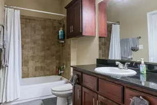 910 W 25th St, Austin, TX 78705 - Photo 21