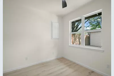 1400 S Meadows Drive, Austin, TX 78758 - Photo 15