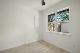1400 S Meadows Dr, Austin, TX 78758 - Photo 15