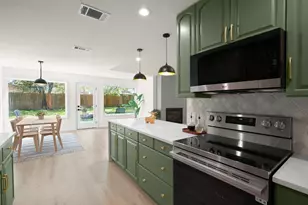1400 S Meadows Dr, Austin, TX 78758 - Photo 13