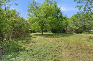901 Kimbro St, Taylor, TX 76574 - Photo 5
