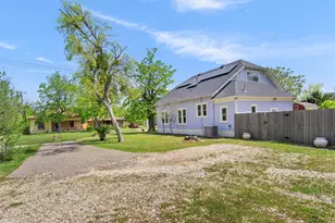 901 Kimbro St, Taylor, TX 76574 - Photo 3