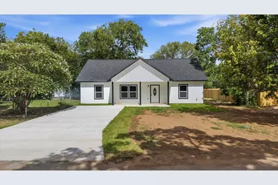304 Lee Street, Smithville, TX 78957 - Photo 1