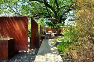 2401 E 6th St, Austin, TX 78702 - Photo 9