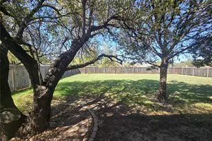 800 Woodview Dr, Georgetown, TX 78628 - Photo 15