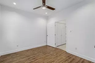 201 E 35th St, Austin, TX 78705 - Photo 11