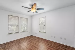 201 E 35th St, Austin, TX 78705 - Photo 17