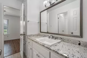 201 E 35th St, Austin, TX 78705 - Photo 23