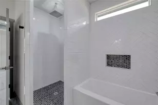 204 Washington St, Elgin, TX 78621 - Photo 13