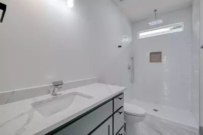 204 Washington Street, Elgin, TX 78621 - Photo 19