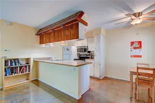 910 Duncan Ln, Austin, TX 78705 - Photo 7