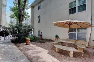910 Duncan Ln, Austin, TX 78705 - Photo 17