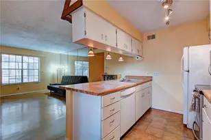 910 Duncan Ln, Austin, TX 78705 - Photo 7