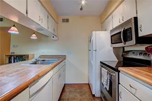 910 Duncan Ln, Austin, TX 78705 - Photo 9