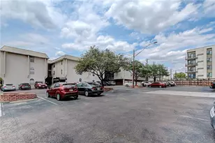910 Duncan Ln, Austin, TX 78705 - Photo 19