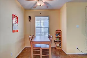 910 Duncan Ln, Austin, TX 78705 - Photo 11