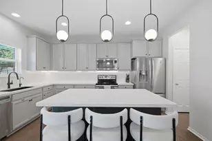 2105 Town Centre Dr, Round Rock, TX 78664 - Photo 11
