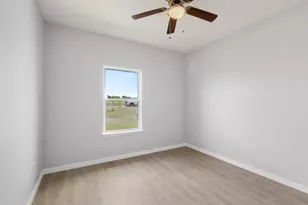 1136 Country Road 484 Rd, Elgin, TX 78621 - Photo 27