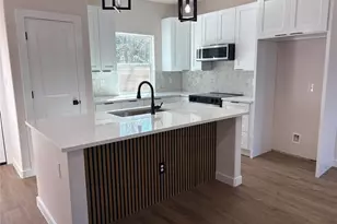 211 Big Bow, Smithville, TX 78957 - Photo 3