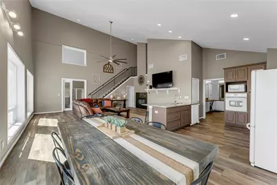 319 Meadowlakes Drive, Marble Falls, TX 78654 - Photo 5