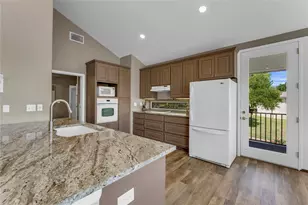 319 Meadowlakes Dr, Marble Falls, TX 78654 - Photo 5