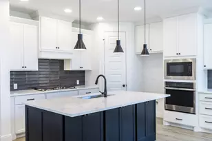 205 Ensberg Ln, Liberty Hill, TX 78642 - Photo 7