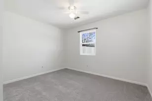 250 E Keanahalululu Ln, Bastrop, TX 78602 - Photo 9