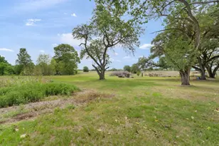 10843 US Hwy 90 W, Harwood, TX 78632 - Photo 23