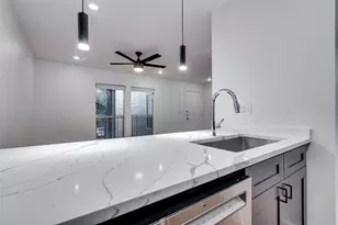 704 W 21st St, Austin, TX 78705 - Photo 11