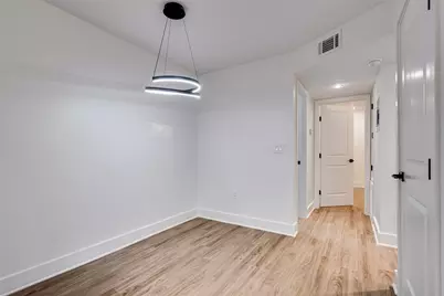 704 W 21st Street #304, Austin, TX 78705 - Photo 5