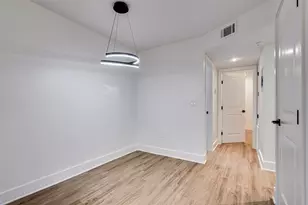 704 W 21st St, Austin, TX 78705 - Photo 5
