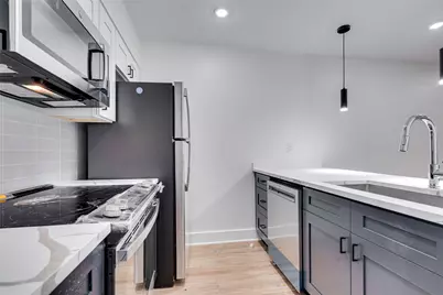 704 W 21st Street #304, Austin, TX 78705 - Photo 9