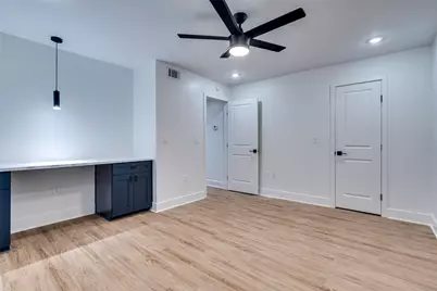 704 W 21st Street #304, Austin, TX 78705 - Photo 17