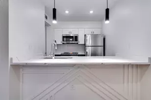 704 W 21st St, Austin, TX 78705 - Photo 7