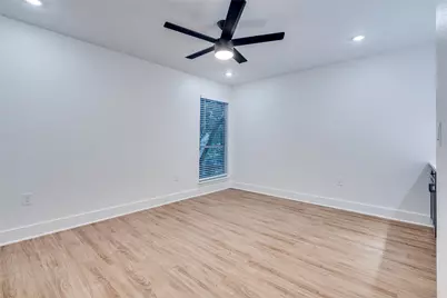 704 W 21st Street #304, Austin, TX 78705 - Photo 15