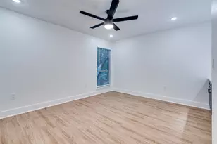 704 W 21st St, Austin, TX 78705 - Photo 15