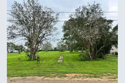 705 E 2nd Avenue, Nixon, TX 78140 - Photo 11