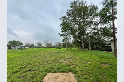 705 E 2nd Avenue, Nixon, TX 78140 - Photo 7