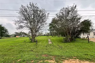 705 E 2nd Ave, Nixon, TX 78140 - Photo 1