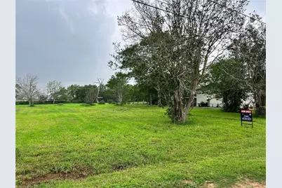 705 E 2nd Avenue, Nixon, TX 78140 - Photo 3