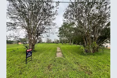 705 E 2nd Avenue, Nixon, TX 78140 - Photo 5