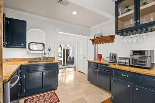 206 W Burbank St, Fredericksburg, TX 78624 - Photo 7