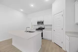 437 Lucky Ave, Elgin, TX 78621 - Photo 3