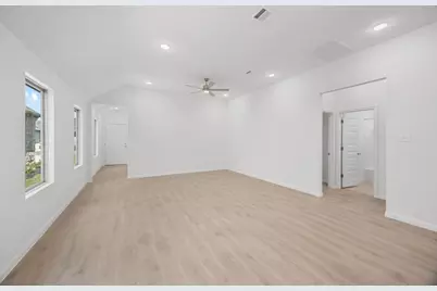 437 Lucky Avenue, Elgin, TX 78621 - Photo 7