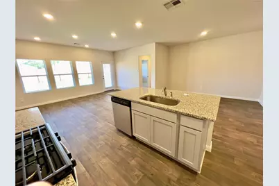 305 Darwin Place, Lockhart, TX 78644 - Photo 5