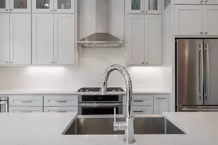 1105 W 39 1/2 St, Austin, TX 78756 - Photo 17