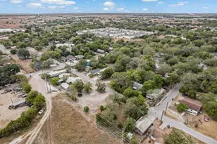 813 Chihuahua St, Lockhart, TX 78644 - Photo 33